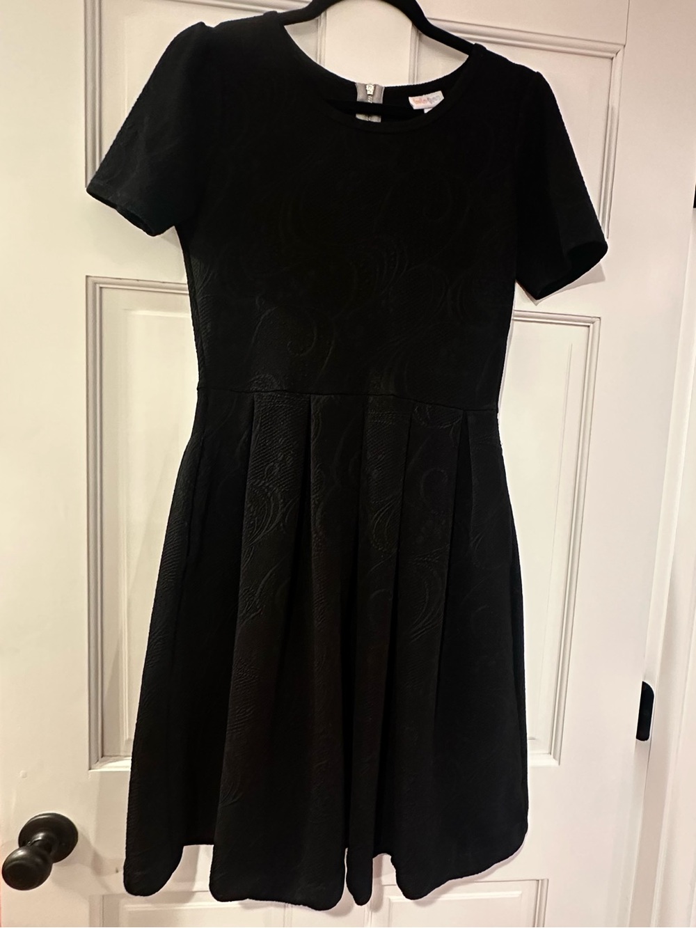 Medium Classic Black Textured LuLaRoe Amelia